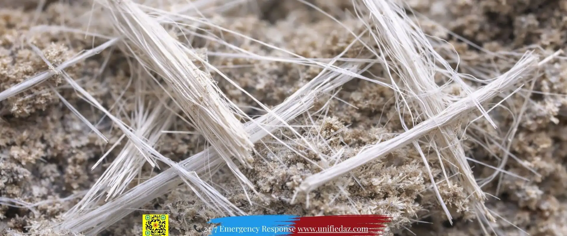 What is asbestos — Close-up image of asbestos fibers showing thin needle-like strands under magnification